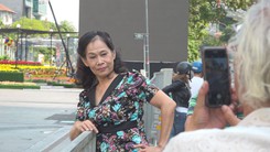 Hàng ngàn người đổ về đường hoa Nguyễn Huệ từ trước giờ khai mạc