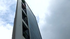 Những ngôi nhà “kì dị” trên đường Phạm Văn Đồng