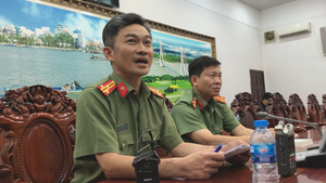 Công an trả lời nhiều câu hỏi vụ mua bán 100 USD bị phạt 385 triệu đồng