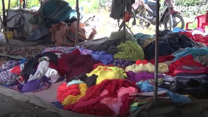Chợ 20 năm tuổi không có nổi  nhà vệ sinh