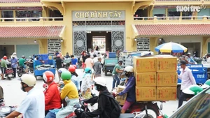 Chợ  Bình Tây trước ngày hoạt động trở lại