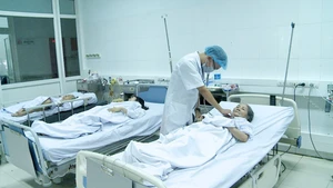 Đốt than sưởi ấm, 1 người chết, 3 người nhập viện