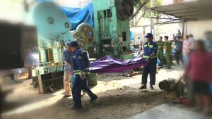 Phát hiện thi thể người đàn ông chết khô trong chiếc máy dập sắt