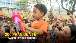 200 phần quà Tết đã đến tay các bệnh nhi