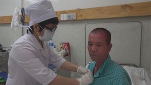 Nhập viện cấp cứu vì thuốc nhuộm tóc