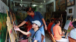 Lớp vẽ... không âm thanh