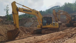 San đồi làm nhà máy gạch ngay trên nhà dân