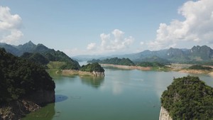 Cuộc sống mới ở “Hạ Long của miền Tây Bắc”