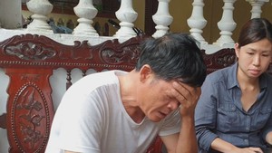 Những gia đình mất liên lạc với người thân đi Anh đang lo lắng