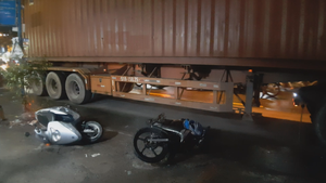 Cậu chở cháu đi học về gặp nạn, cháu gái tử vong dưới bánh xe container