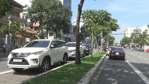 Cần Thơ thu phí đậu xe ô tô dưới lòng đường