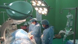 Bến Tre lần đầu đặt máy tạo nhịp tim vĩnh viễn cho 2 bệnh nhân
