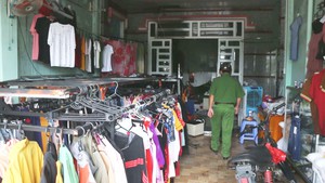 Cháy cửa hàng kinh doanh quần áo, một người bị thương