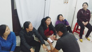 Con chết, mẹ nguy kịch nghi do tắc mạch ối khi đang sinh