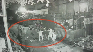 Truy tìm nhóm người đập nhà dân, chém người nhập viện