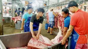 Đề nghị tăng tiếp giá thịt heo bình ổn