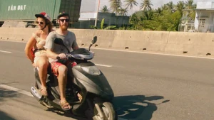 Báo động dịch vụ cho du khách nước ngoài thuê xe gắn máy tự lái tại Nha Trang