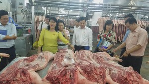 Cam kết đủ  thịt heo Tết cho TP.HCM, nhưng không cam kết về giá
