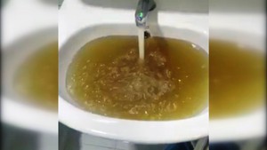 Nước sinh hoạt bất thường, cư dân than khổ, chủ đầu tư kêu cứu