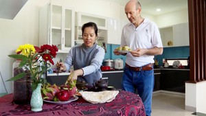 Góc nhìn trưa nay | Chàng rể Pháp 10 năm ăn Tết Việt