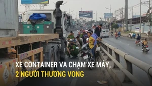 Xe container va chạm xe máy, 2 người thương vong