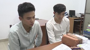 Khởi tố 2 người dùng gạch tấn công lực lượng Cảnh sát 911