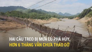 Hai cầu treo bị mưa lũ phá hủy, hơn 6 tháng vẫn chưa tháo dỡ