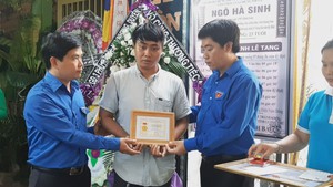 Chàng trai quên mình cứu người được truy tặng huy hiệu Tuổi trẻ dũng cảm