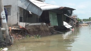 Sạt lở ngay vị trí làm bờ kè tại Cần Thơ, 11 hộ dân mất trắng nhà và tài sản