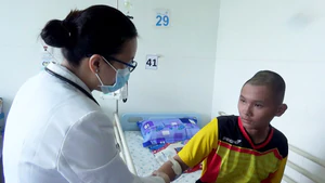 Bé trai 13 tuổi suýt tử vong do viêm màng não mủ