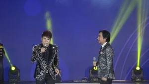 Lương Gia Huy gây bất ngờ khi hát vọng cổ cùng NSƯT Kim Tử Long