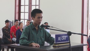 Chém lìa cổ cha bạn vì bạn mượn nón bảo hiểm không trả