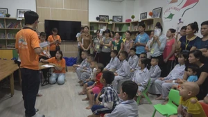 “Ước mơ của Thúy” mang niềm vui đến bệnh nhi Hà Nội
