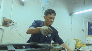 Anh công nhân “cứu sống” chiếc máy in màu