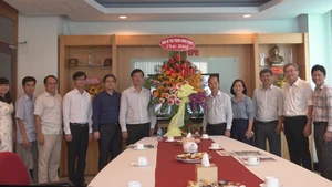 Báo Tuổi Trẻ đón nhiều cơ quan, đoàn thể đến thăm ngày báo chí