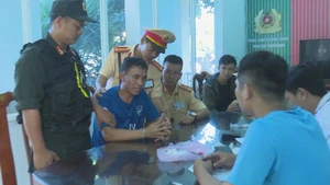 Khởi tố người vận chuyển 1 bánh hêrôin trên xe khách