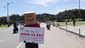 Bày trò vui nhộn để khách du lịch đừng xả rác