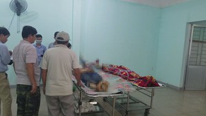 Nổ bánh xe múc tại công trình, 2 người tử vong