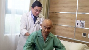 Cụ ông được “tái sinh” sau khi thay van động mạch chủ qua ống thông