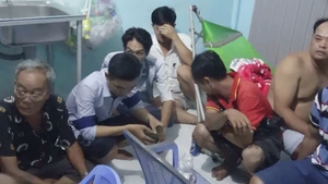 Bắt 13 người thuê nhà tổ chức đánh bạc qua mạng internet