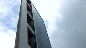 Những ngôi nhà “kì dị” trên đường Phạm Văn Đồng
