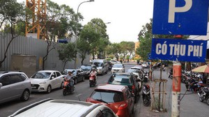 TP.HCM rà soát việc thu phí sử dụng tạm thời lòng đường để đỗ xe
