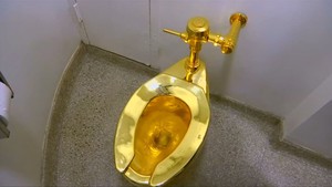 Bồn cầu vàng trị giá 5 triệu USD bị mất cắp