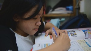 Cô gái “xương thủy tinh” và ước mơ trở thành thầy thuốc