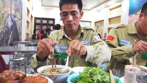 Mùa xuân, đến Hà Giang ăn cháo “thuốc độc”
