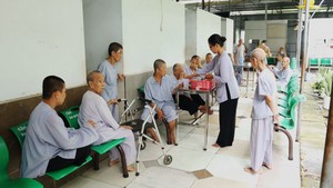Góc nhìn trưa nay | Chuyện người phụ nữ bán đất, xây nhà giúp người nghèo khó