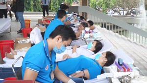 Góc nhìn trưa nay | Sẻ chia giọt máu cứu người trong những ngày dịch COVID-19