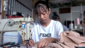 Góc nhìn trưa nay | Khi thợ may góp phần chống dịch Covid-19