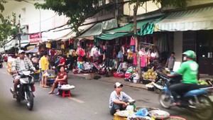 Góc nhìn trưa nay | Đừng “đánh đu” tính mạng ở những khu chợ tự phát
