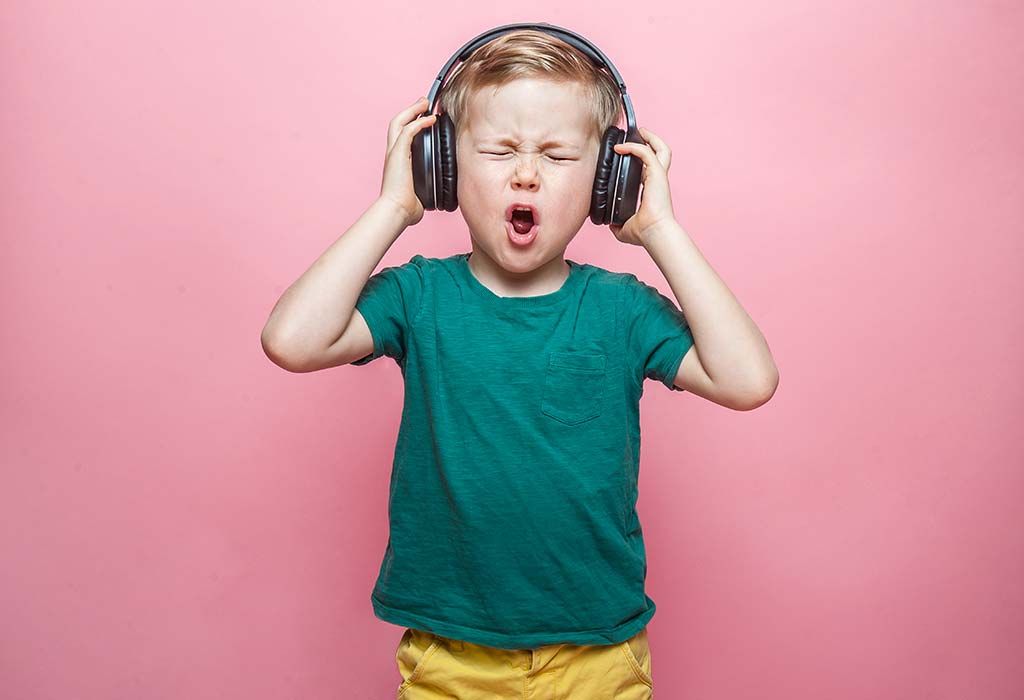 Đeo tai nghe nhạc quá nhiều, coi chừng mất thính giác!